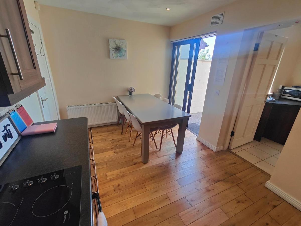 Modern City Centre House In Heart Of Galway City Buitenkant foto
